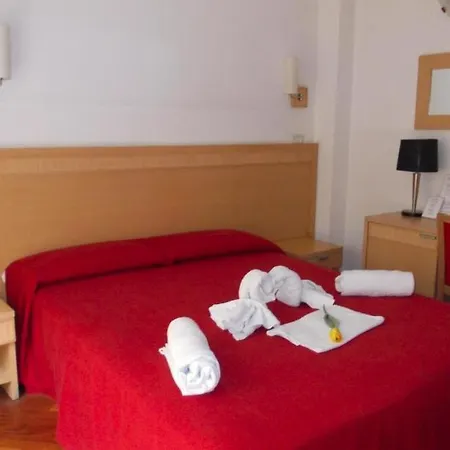 Town Hotel 3*